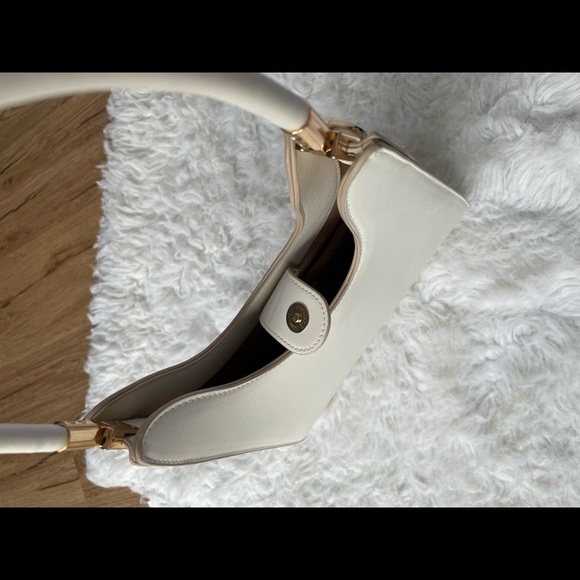 🚨SOLD🚨A New Day white faux leather structured purse - Picture 2 of 4